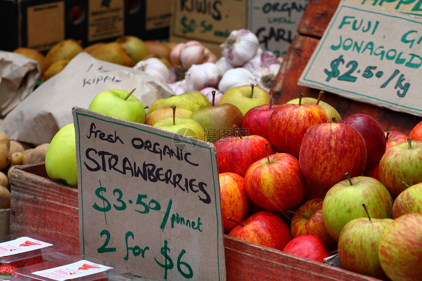 澳大利亚塔斯马尼亚的萨拉曼卡市场店铺摊位价格蔬菜生产旅行菠萝李子热带销售图片