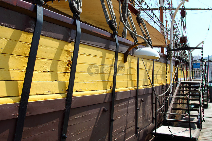 传统渔船类捕捞船对比度文化反射蓝色木头黄色季节绿色阴影图片