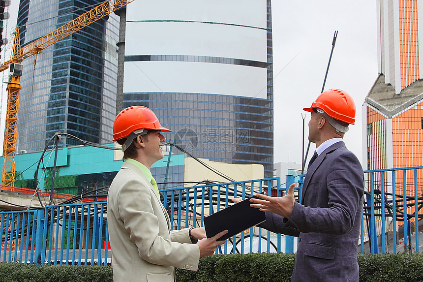 两名建筑业商务人士承包商安全姿势蓝图职业领班工程师成人男人工人图片