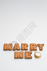 嫁给我饼干和戒指背景图片