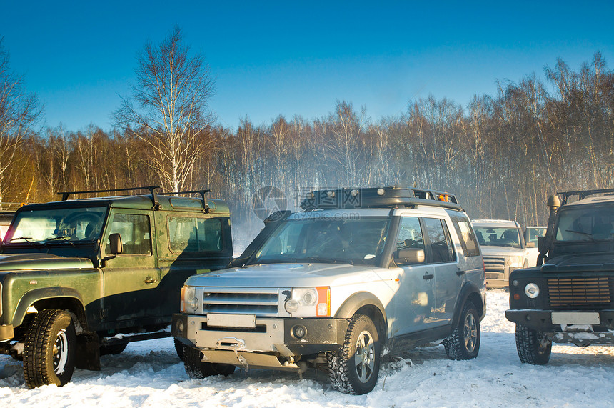 俄罗斯冬天的SUV图片