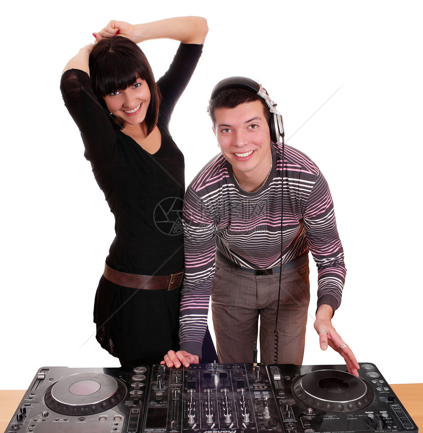 dj和女孩技术党韵律青年光盘享受记录姿势音乐家玩家打碟机黑发图片
