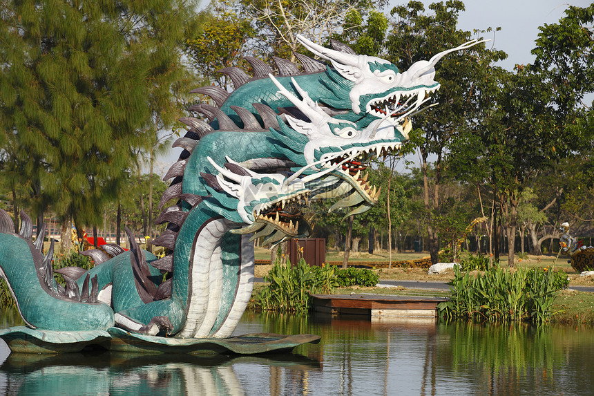 中国巨龙打扫天空传统日落场景喷泉旅游艺术动物历史图片