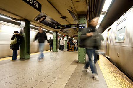 地铁站客运乘客背景图片