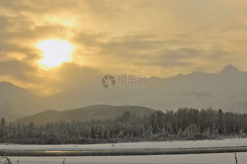 日落时山假期天气季节全景旅行童话公园顶峰野生动物山脉图片