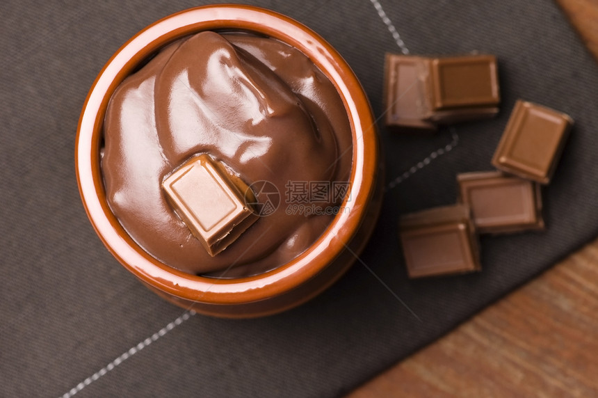 自制巧克力布料美食挑衅烹饪糕点诱惑食物饮食牛奶糖果甜点图片
