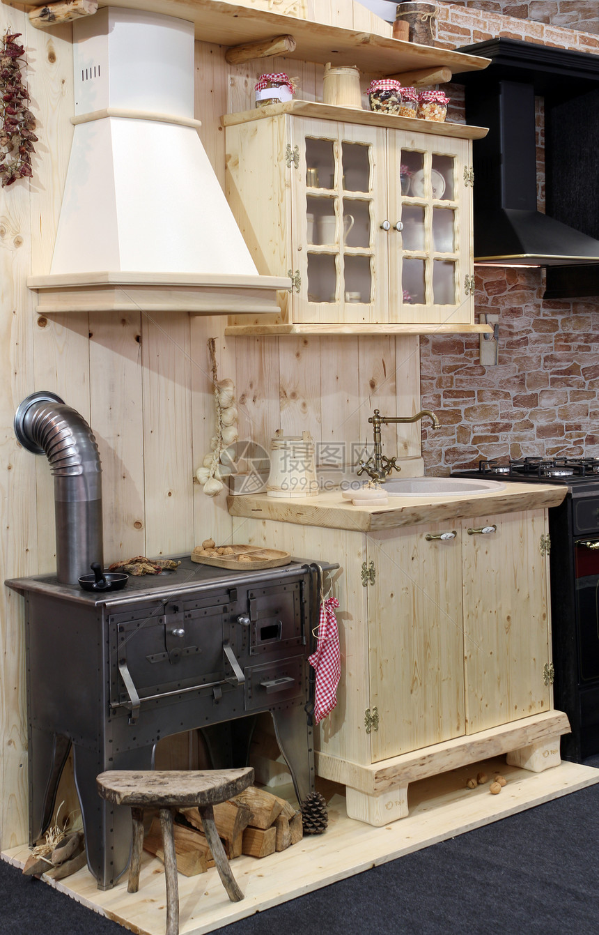 古老厨房炊具木头器具烹饪家具火炉图片