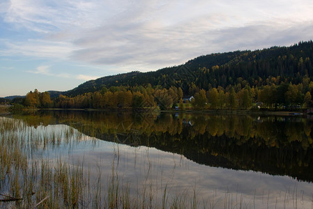挪威北部地貌景观风景游客自然天空旅游峡湾背景图片
