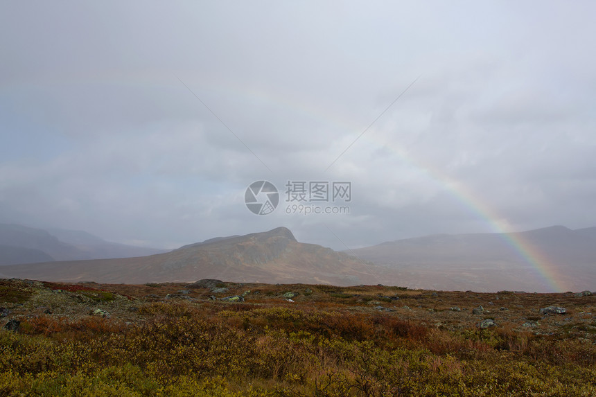 挪威北部地貌景观天空峡湾游客风景旅游自然图片