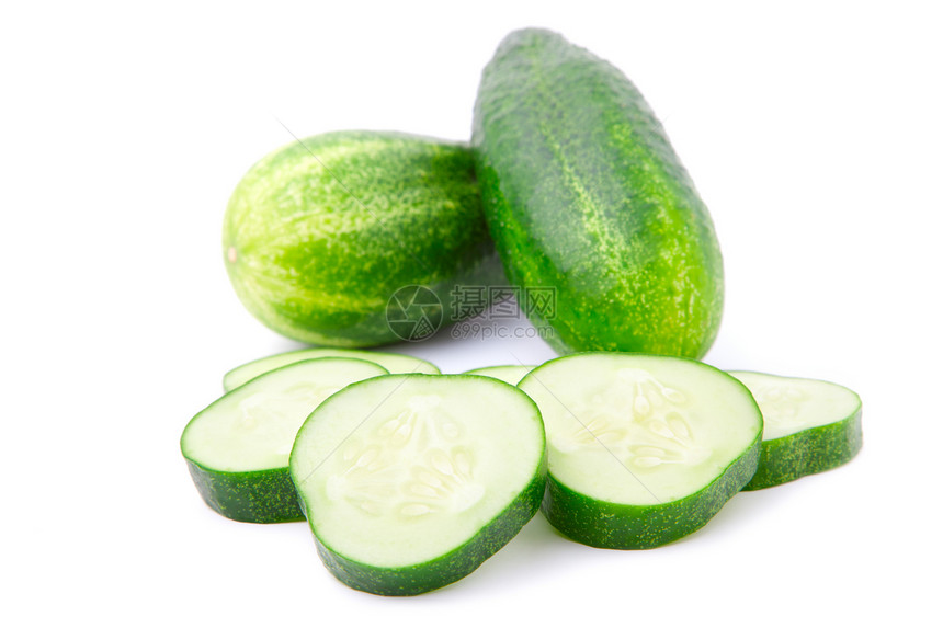 黄瓜和切片被白背景隔绝圆圈食物蔬菜绿色白色沙拉图片