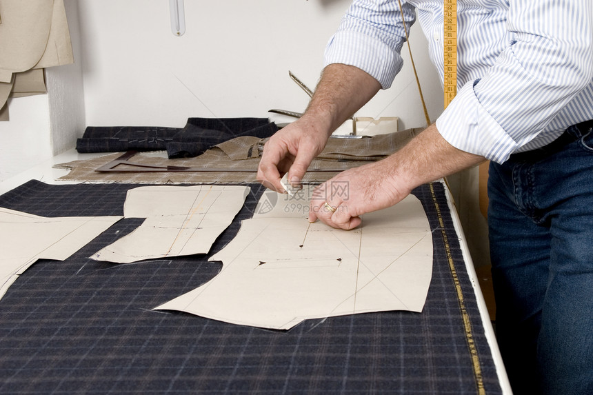 裁缝用粉笔手的细细手指戏服针线活裙子衣服工厂修理测量工作创造力图片