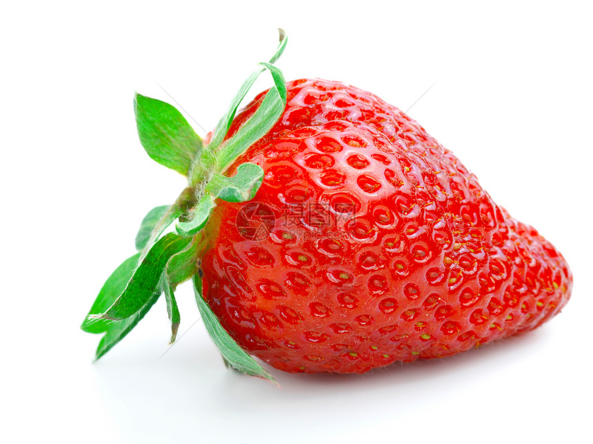 在白色背景中被孤立的新鲜成熟草莓图片