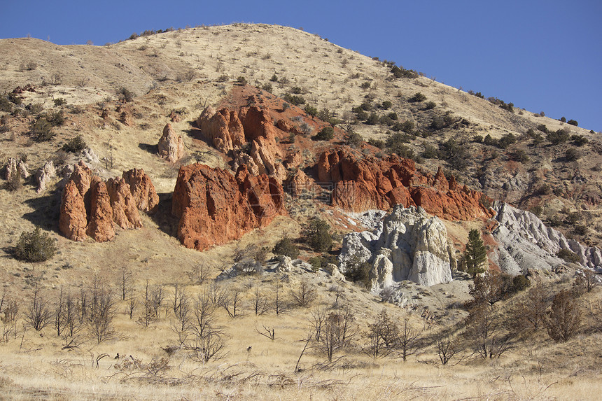 内华达的红岩条纹土地场景岩层爬坡岩石风景远足沙漠天空图片