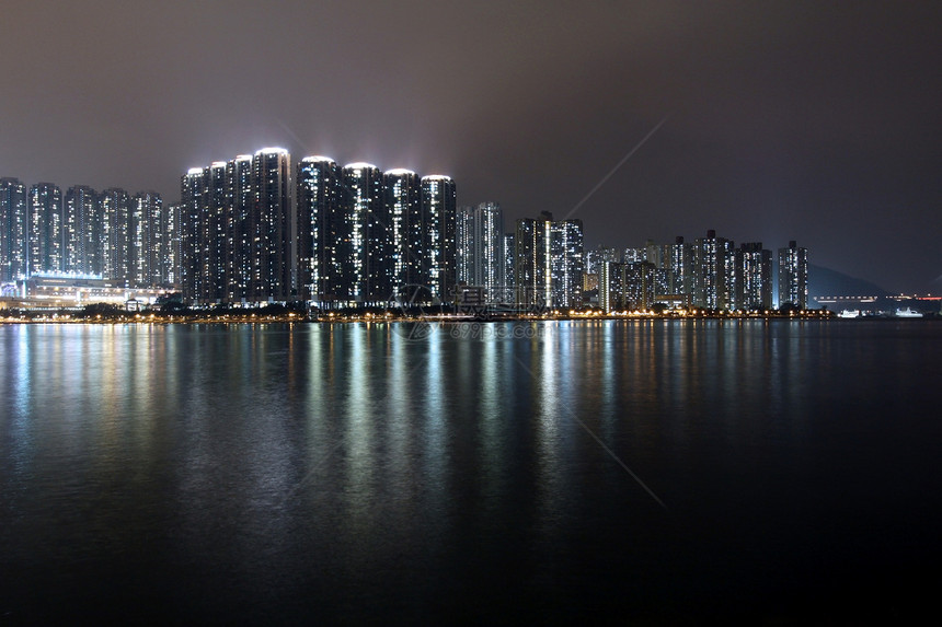 晚上在香港的公寓街区住房金融景观城市经济天际建筑市场天线场景图片