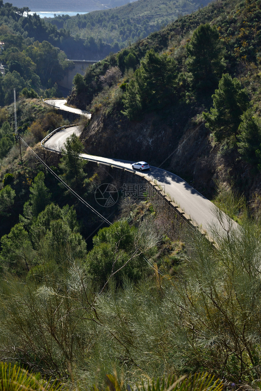 山中的道路全景旅游山脉城市景观爬坡交通图片