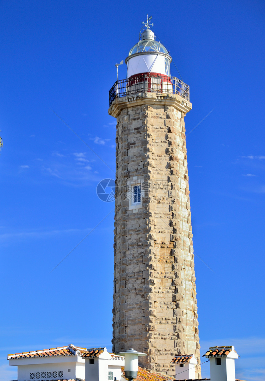 灯塔条纹破坏旅行船运水手海岸蓝色建筑学海洋灯光图片