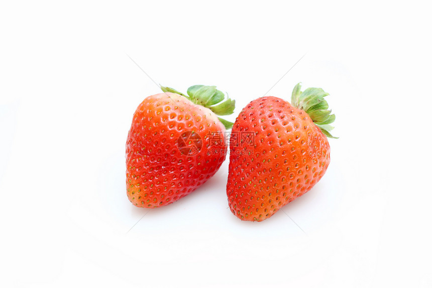 白色背景上孤立的草莓果味反射团体宏观饮食叶子水果食物甜点生产图片
