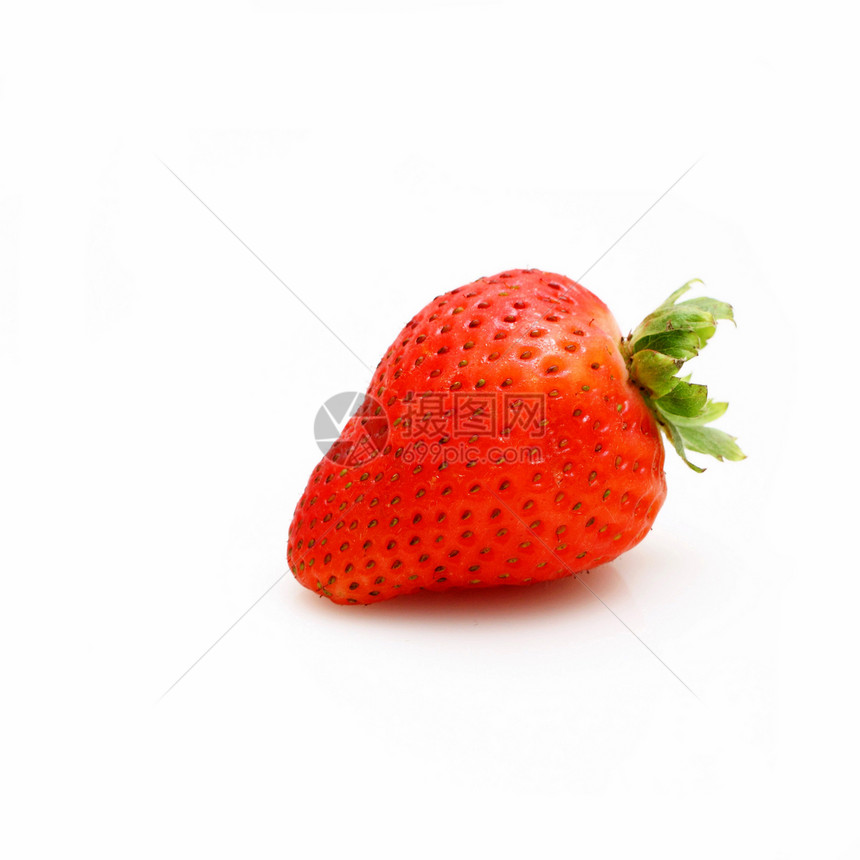 白色背景上隔离的草莓水果反射生产食物果味饮食宏观种子叶子团体图片
