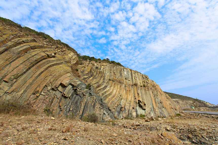 香港地公园的岩石景观太阳纪念碑植物天空折叠火山公园蓝色石头壁画图片