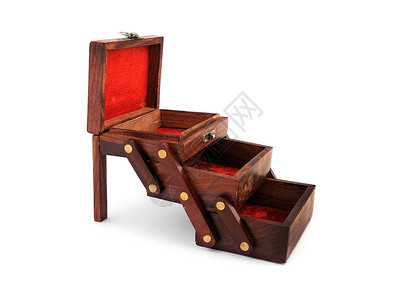 木箱红色胸部古董铰链盒子珠宝白色海盗木头棕色背景图片