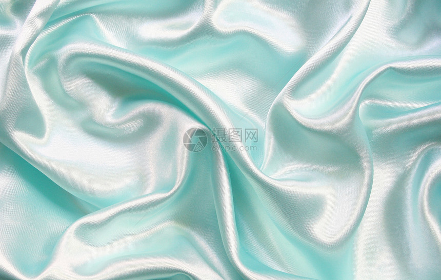 平滑优雅的蓝色丝绸可用作背景织物布料投标纺织品银色曲线材料折痕海浪图片