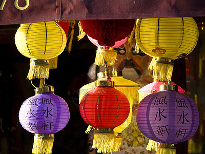 中国灯笼文化展示花园中心旅游宝塔寺庙游客月亮历史性背景图片