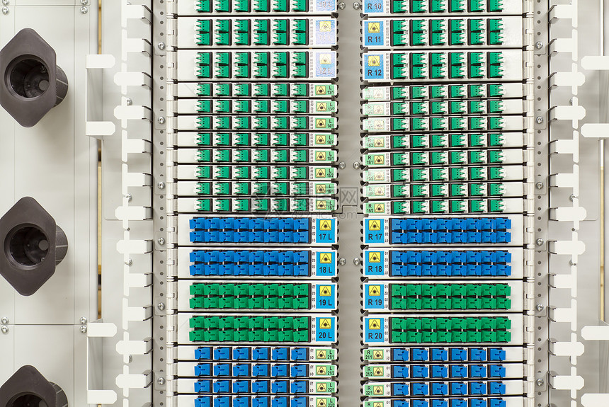 高密度蓝色和绿色SC连接器的光纤架架互联网电缆速度插头纤维数据中心基础设施技术多模港口图片