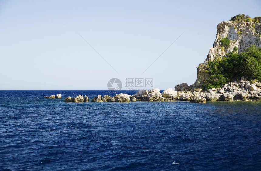 平地海岸和海浪图片