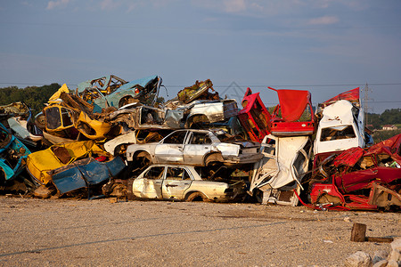 垃圾场的垃圾车废金属垃圾金属回收环境背景图片