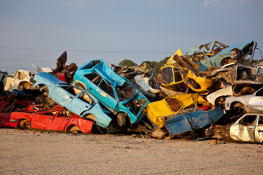垃圾场的垃圾车环境回收垃圾金属废金属图片