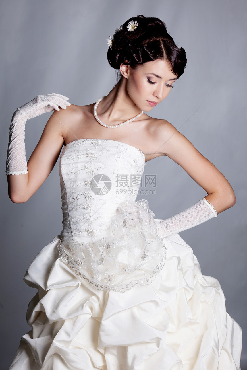 新娘肖像冒充嘴唇工作室女性黑发裙子花朵婚礼幸福眼睛图片