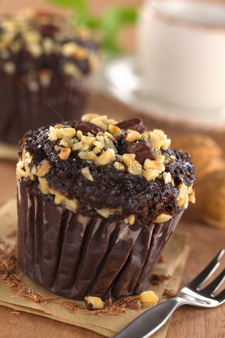 巧克力花生松饼棕色巧克力早餐照片小吃核桃蛋糕食物时间坚果图片