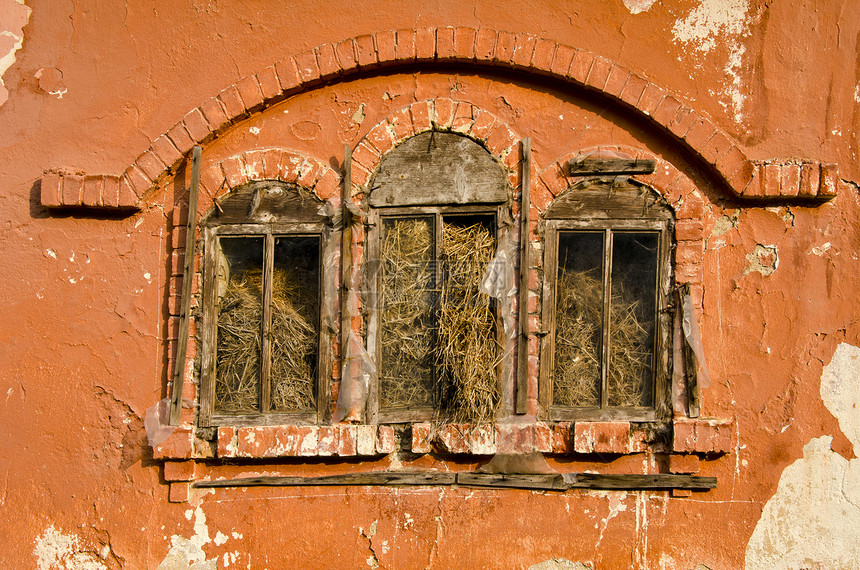 历史庄园用稻草建造窗户图片