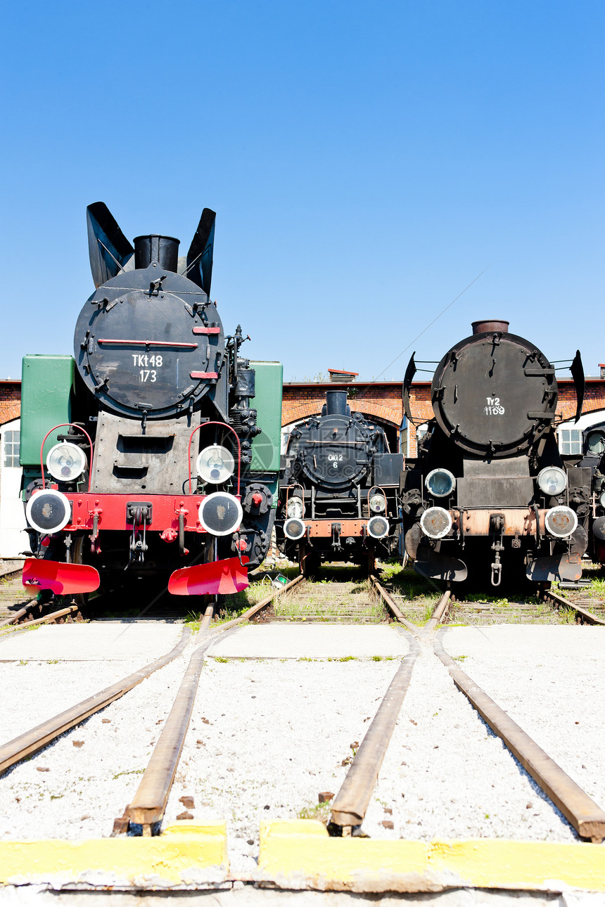 铁路博物馆的蒸汽机车西里西亚博物馆世界回转台铁路运输旅行铁路外观位置转盘仓库图片