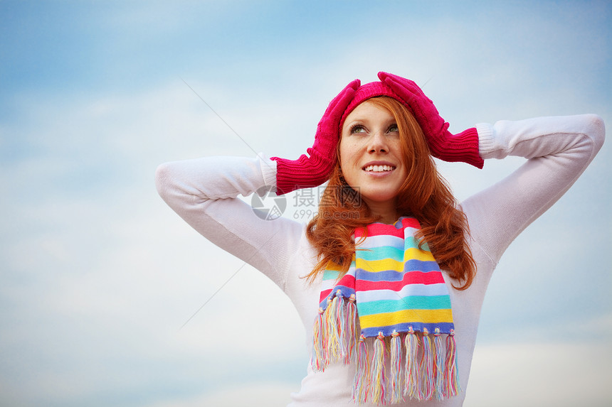 时装少女季节活力女性毛衣女士精力快乐天空蓝色微笑图片