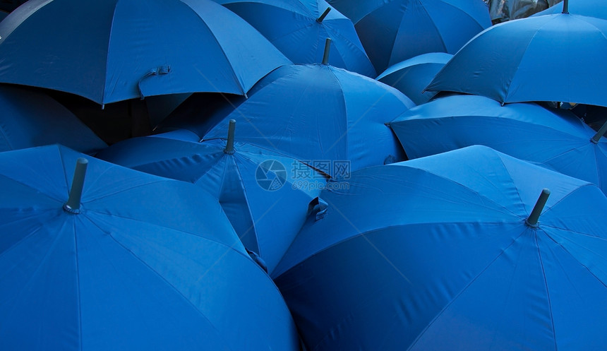 蓝伞遮阳伞雨伞色调图片