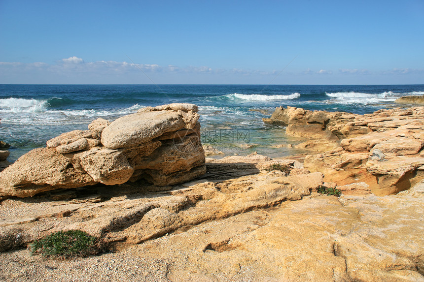 岩石和海洋 以色列破浪海岸线海岸地标石头海浪风景游客海景旅游图片