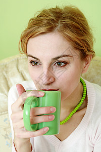 茶绿色项链饮茶早餐幸福咖啡指甲女性绿色休息杯子背景