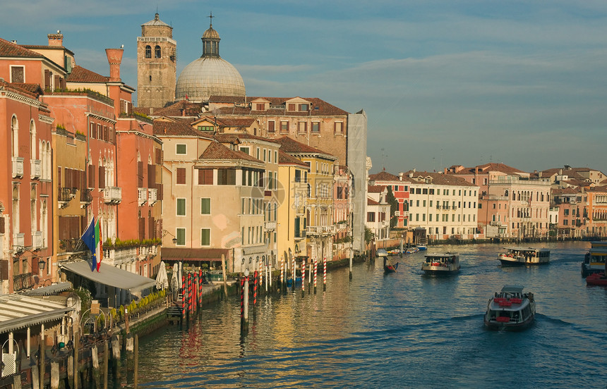 威尼斯大运河蓝色旅游日落城市反射建筑汽艇渠道历史性地标图片