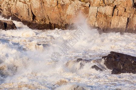 弗吉尼亚水华盛顿市外波托马克大瀑布急流洪水公园危险激流岩石泡沫巨石瀑布直流电背景