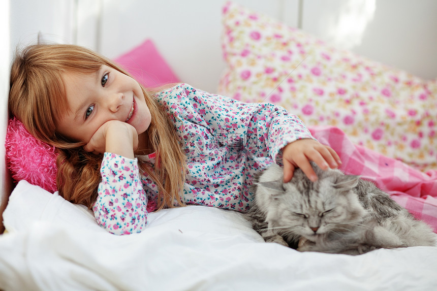 儿童在家休息女性乐趣友谊睡衣宠物快乐苗圃朋友们寝具童年图片