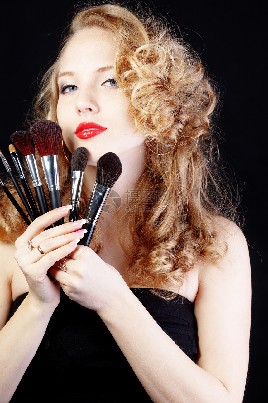 化妆艺术家工具刷子女孩化妆品眼睛金发魅力粉末美学家容貌图片