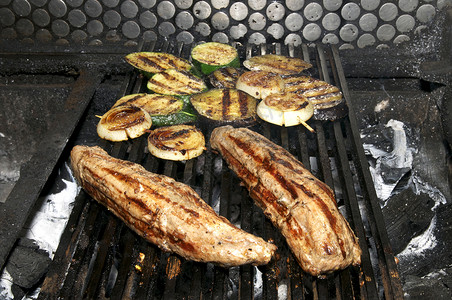 烤肉在烤架上的肉营养电烤箱炙烤美食厨具玉米静物蔬菜串烧食物背景图片