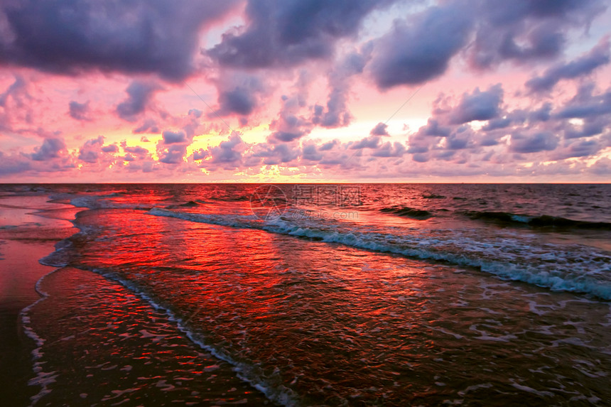 美丽的海洋日落波浪海滩地平线旅行日出季节太阳蓝色海岸天空图片