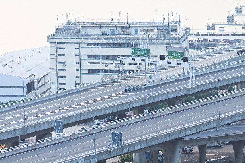 现代城市多车道高速公路图片