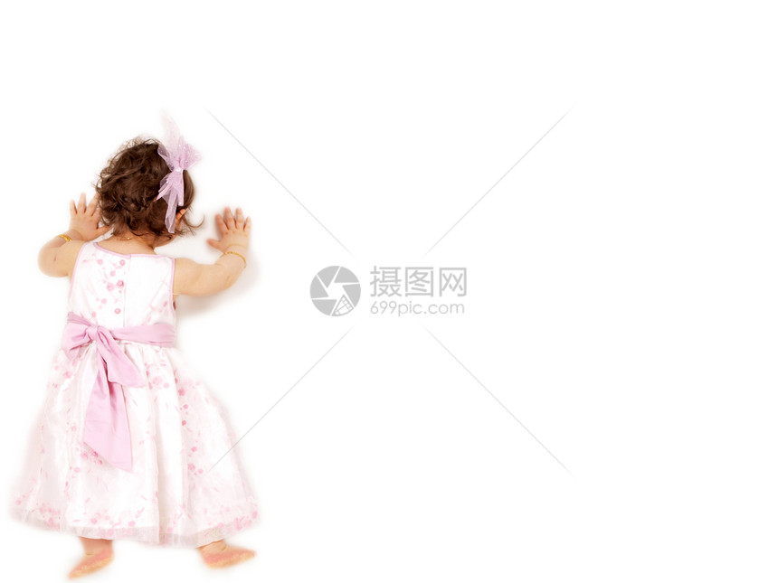 小女婴孩子生活童年发夹女孩金发家庭裙子空墙幸福图片