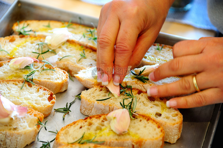 布鲁塞塔草本植物小吃宴会烹饪派对洋葱面包点心主菜手指图片