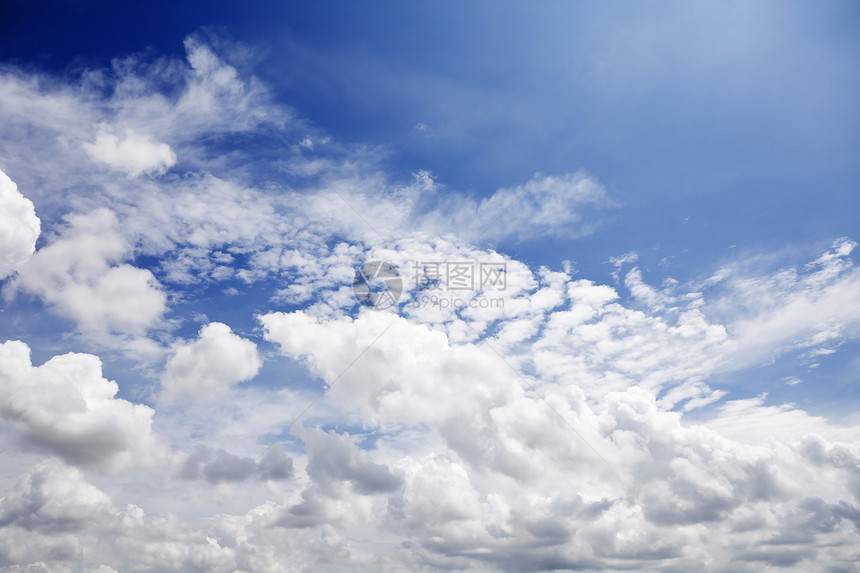 蓝天云蓝色天空天气场景天堂风景云景晴天阳光蓝色白色美丽图片