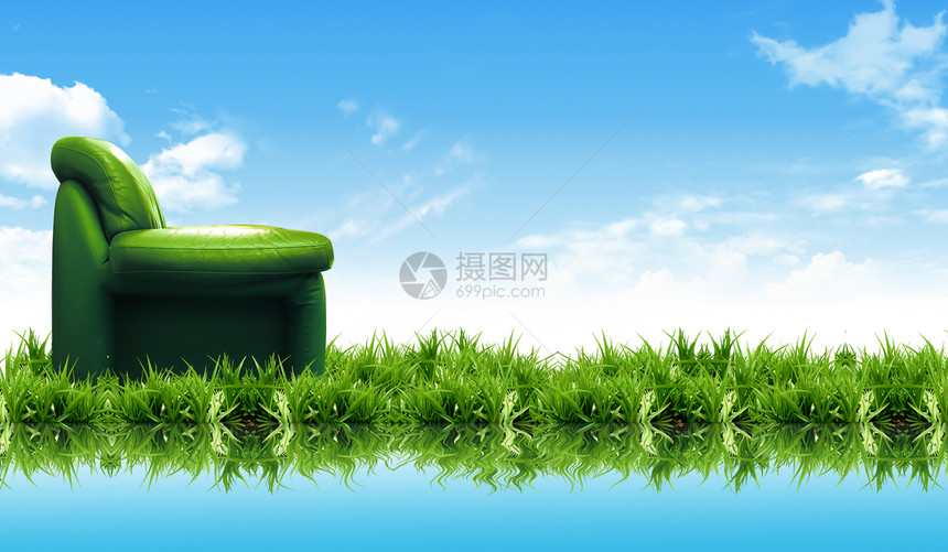 草地上沙发与明亮的天空天气地球土壤草本植物场景环境场地叶子季节植物图片