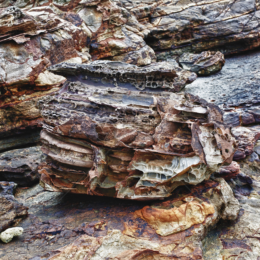 海岸上的岩石灰色材料正方形黑色地质学花园石头支撑棕色细胞图片